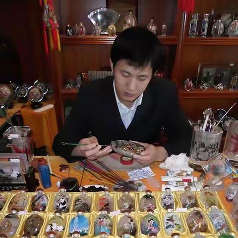 承习三文脉，执妙笔绘珍壶——内画名家张虎臣作品赏析