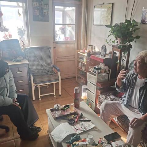 入户问需解难题 温情走访暖银发：六里山街道社区社会组织联合会联合社区开展老年群体精准服务走访行动