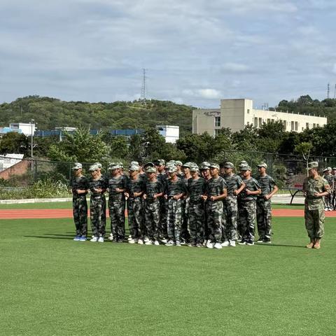 綦江职业技术学校高一新生军训圆满结束