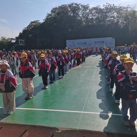 龙游横山小学金华科技馆研学之旅。