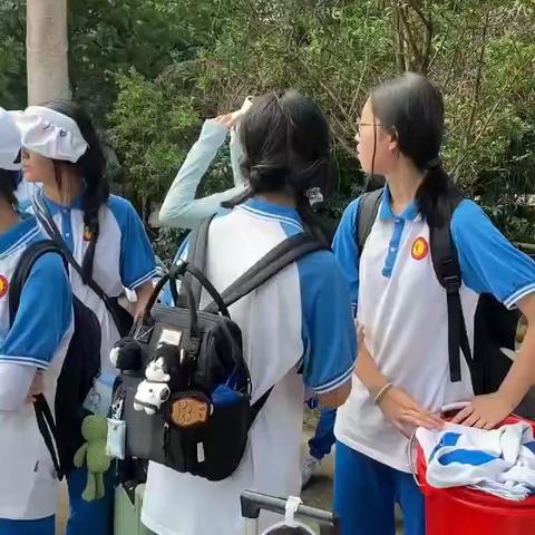 学农乐趣多（耕耘之苦但有收获之乐）