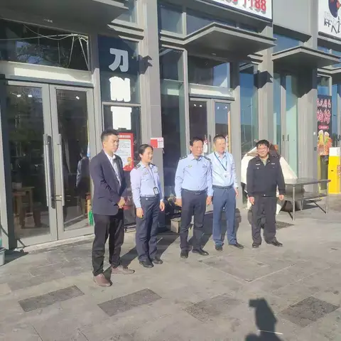 海口市市场监督管理局秀英分局 对华侨城周边餐饮店脏乱差开展专项整治