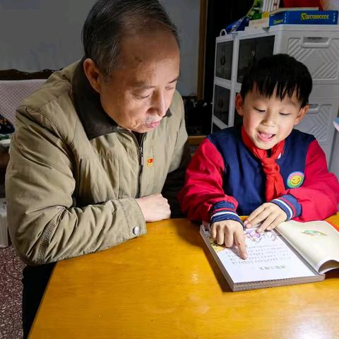 “阅”见美好 “悦”享书香——宜阳县第一实验小学语文组读书活动