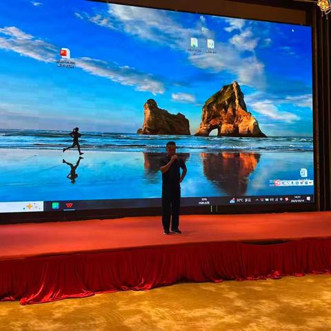 《体育新课标新教材解读与实施》讲座活动