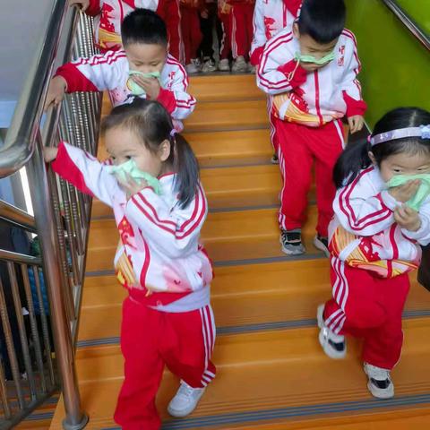 消防在“童”心，安全护“童”行——吴桥县第二幼儿园消防演练活动