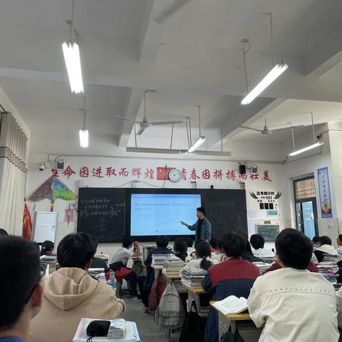 以梦执笔  彩绘金秋----横峰中学高二数学公开课展示《空间向量的数量积》