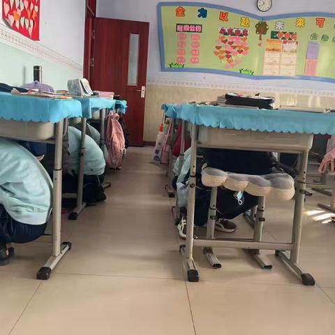 南山城镇九年一贯制学校防震减灾应急疏散演练纪实