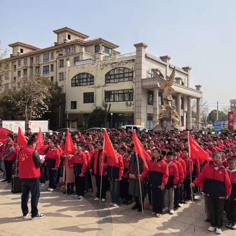 “三月春风暖人心，雷锋精神伴我行”——记沭阳安博银河学校小学部标准班学雷锋户外实践活动