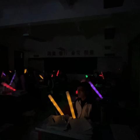 《稻香》校庆晚会后的班级合唱