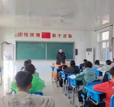 大玄庄完小《开学第一课 系好法治纽扣》主题活动