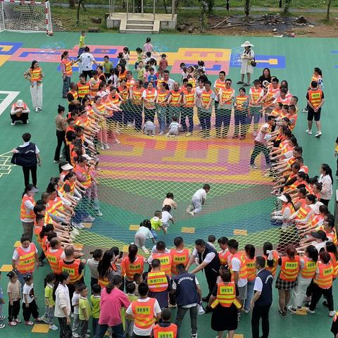 《防患未“燃” 安全“童”行》消防安全亲子活动                             ——      贵州双龙航空港经济区第一实验幼儿园（小碧新城分园）