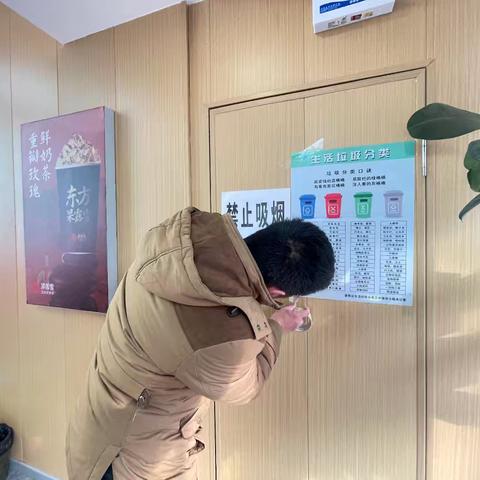 安静街道安良社区宣传走进“九小”场所，垃圾分类共同行动