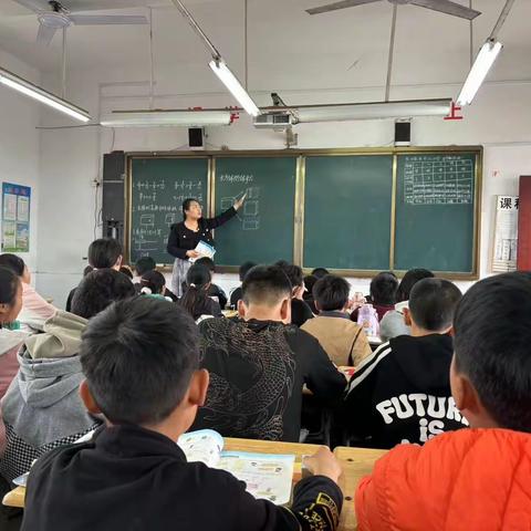 “同学习，共成长”——遂平县文城乡中心小学听评课教研活动。