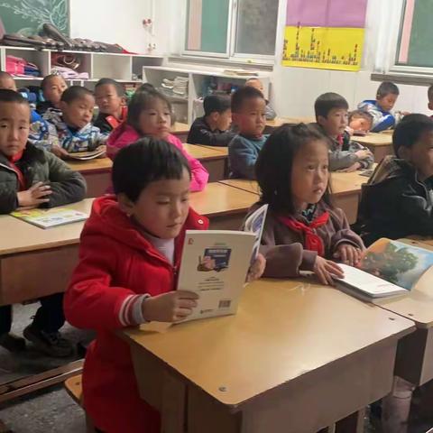 “书香妙趣，阅享人生”小白小学11.10读书交流活动记