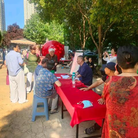 泰和居社区开展老人公益拍照活动 ﻿定格时光·岁月印记
