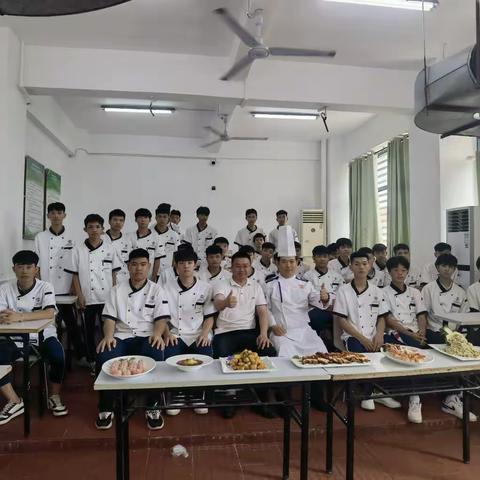 “匠心铸就梦想，技能点亮人生”——海南省华侨商业学校邀请上海皇朝餐饮集团来校为订单班学生开展特色菜品展示课和岗前企业培训课