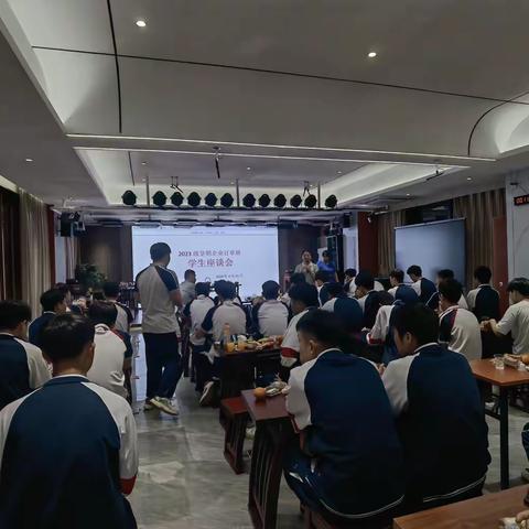 海南省华侨商业学校举行上海皇朝餐饮集团订单班座谈会