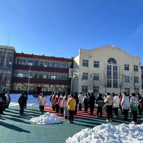 消防在我心 安全伴我行 ———北宋中心小学 消防演练