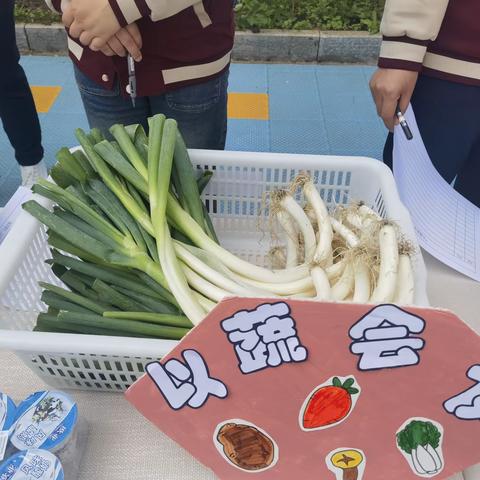 大理市喵喵实验幼儿园中10班——“以📖换🥬游”“大理白族浓情三月街”