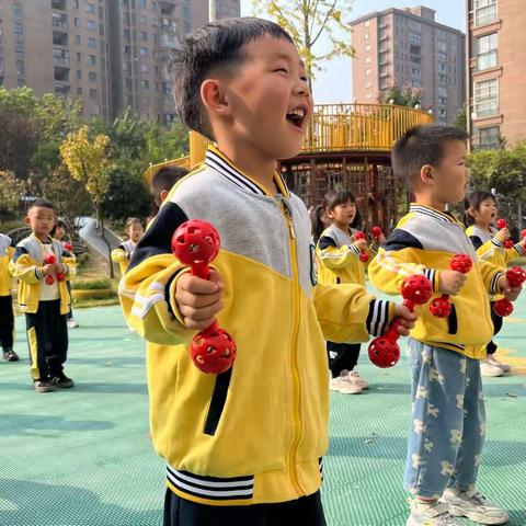 享秋日暖阳  展早操风采——宿迁市实小幼教集团隆城颐和幼儿园幼儿早操展示活动