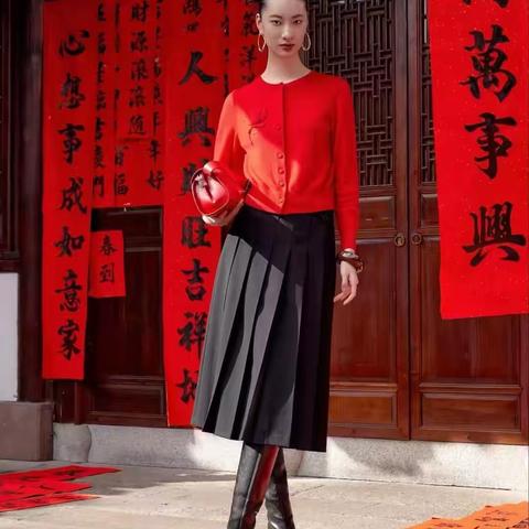 桓台信誉楼品牌女装部为大家准备好了过年美衣，在新的一年里祝大家大红红火火