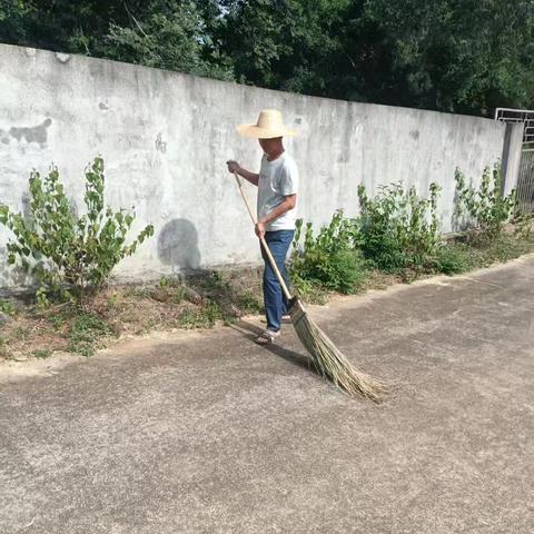 中和镇长村村继续开展环境卫生整治工作