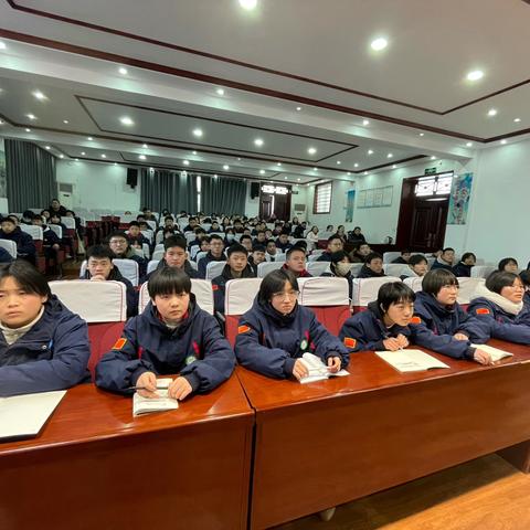 交警护航，平安同行 ——卫辉市交警大队进校园助力交通安全润心田