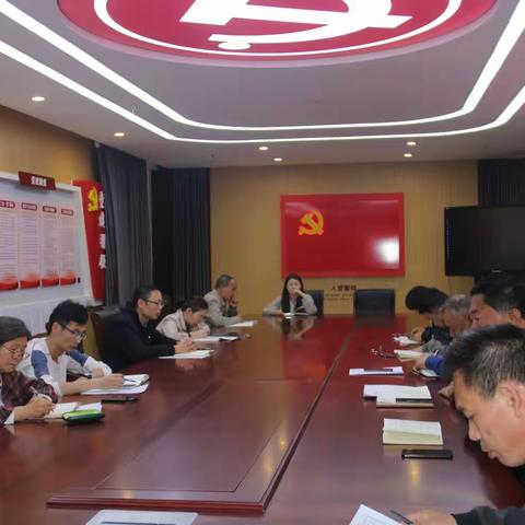 华龙区实验中学召开春季学期 第六次行政例会