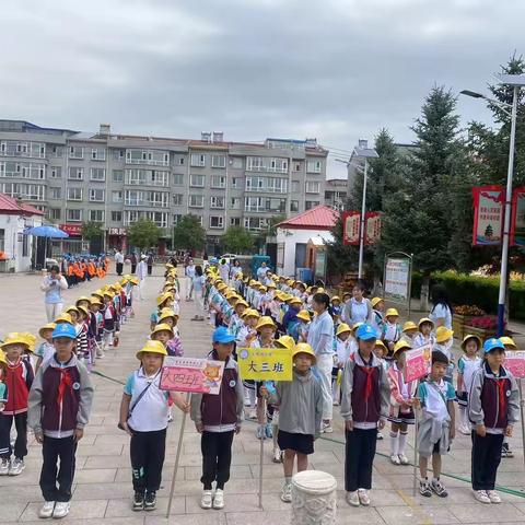 小学新体验   衔接促成长  北街幼儿大班幼儿参观四小活动