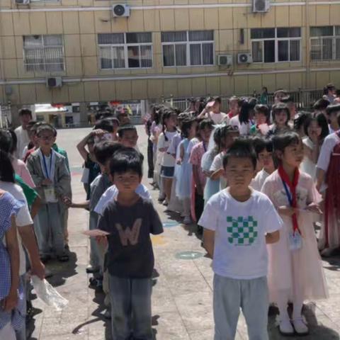 红领巾映初心 争做新时代好队员——龙头山学校举行2025年入队知识闯关活动