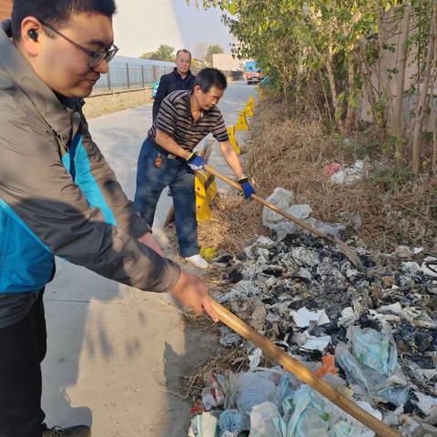 全福街道农科院社区城管工作站—— 落实门前五包、美化辖区环境