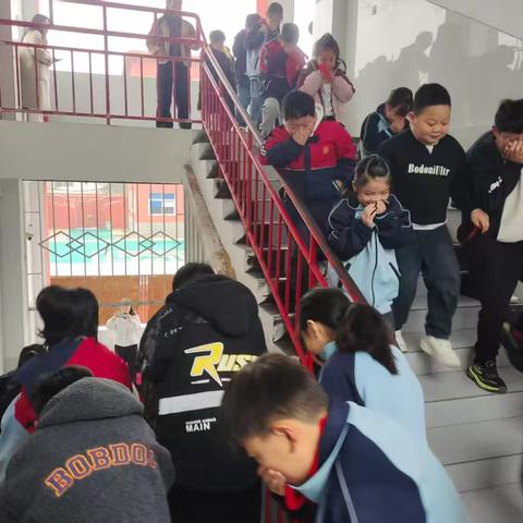 防患未然，安全＂童＂行——河滨街道罗村中心小学消防应急疏散演练活动