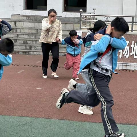 消防安全记心间  快乐平安永相伴——下甫小学消防安全演练