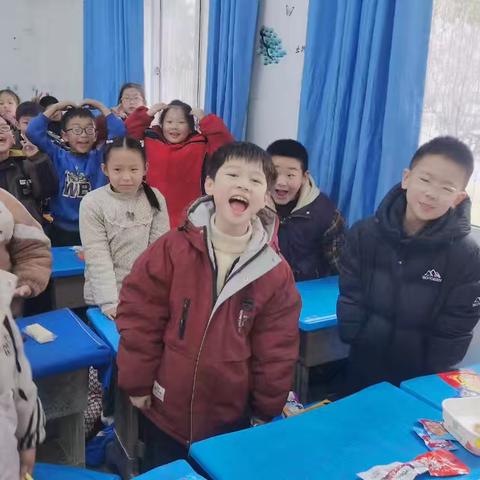 心守成长，共向未来——2025秋二一班班主任工作总结。