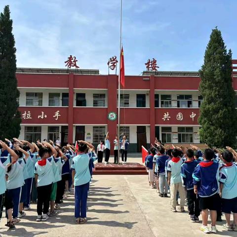 红色润童心  争做好少年——丁村小学入队仪式纪实