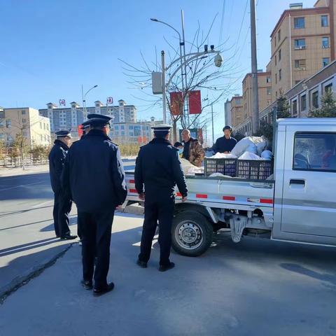 整治流动摊贩，四中队在行动