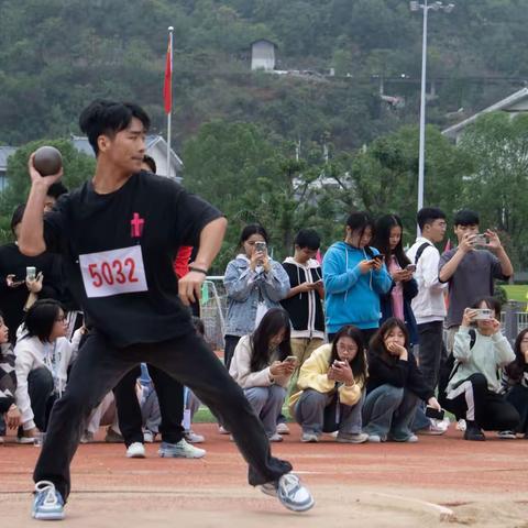 逐梦追光驰骋赛场--张家界学院超燃运动会