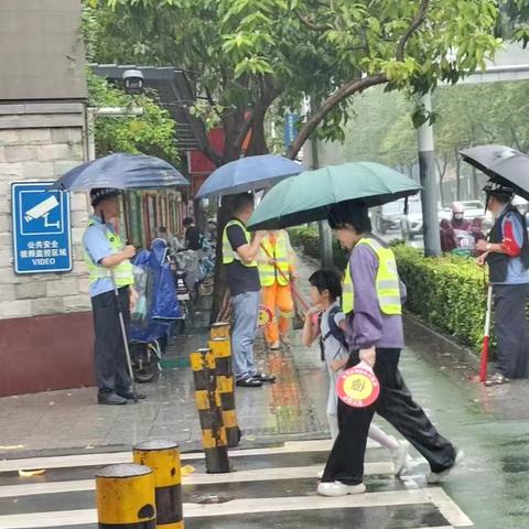 桂园小学102班家长护卫队