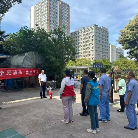 聚力筑防线 防汛防火保平安