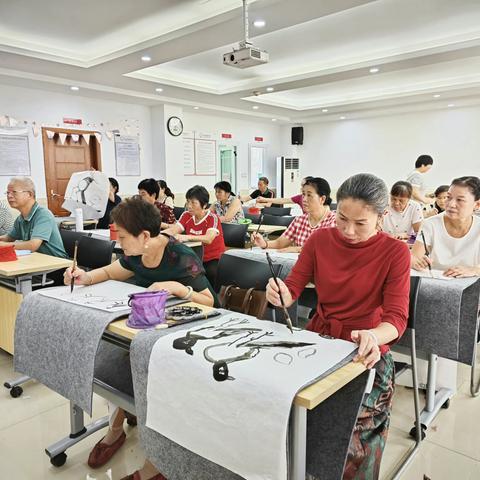 新源社区：长青老龄大学培训项目-绘画班“潋滟好景春常在”