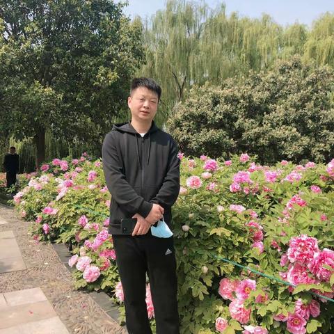 机关支部典型模范—肖峰