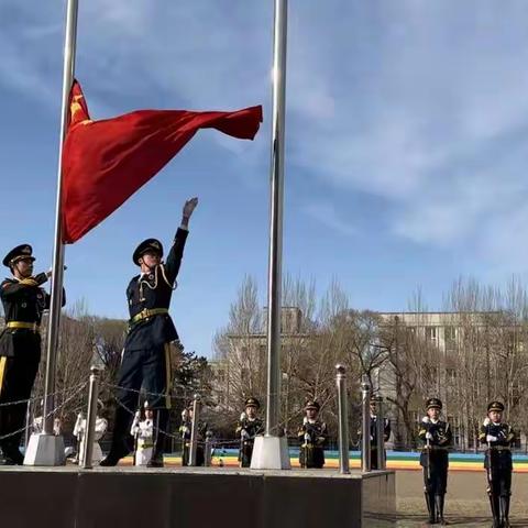 齐齐哈尔理工职业学院学长教官团 庆祝人民空军成立74周年