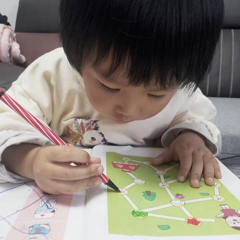 宝塔区第四幼儿园故事口袋——《雪地里的小画家》