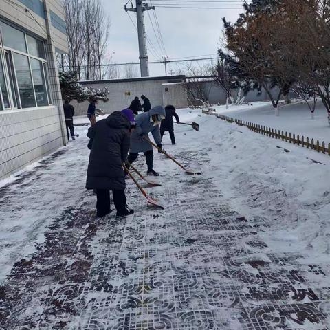 学校因你而精彩5 ——瑞雪满校园，除雪暖人心