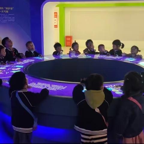 哈敦幼儿园小五班十一月份《好听的声音》主题活动花絮