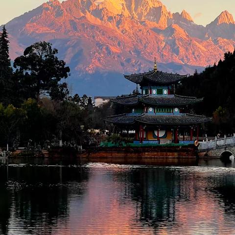 日照金山处的春日邀约