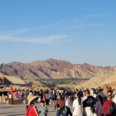 丹霞奇观：大地调色盘的自然史诗