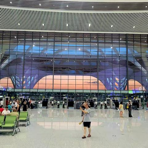 光影中的重庆东站