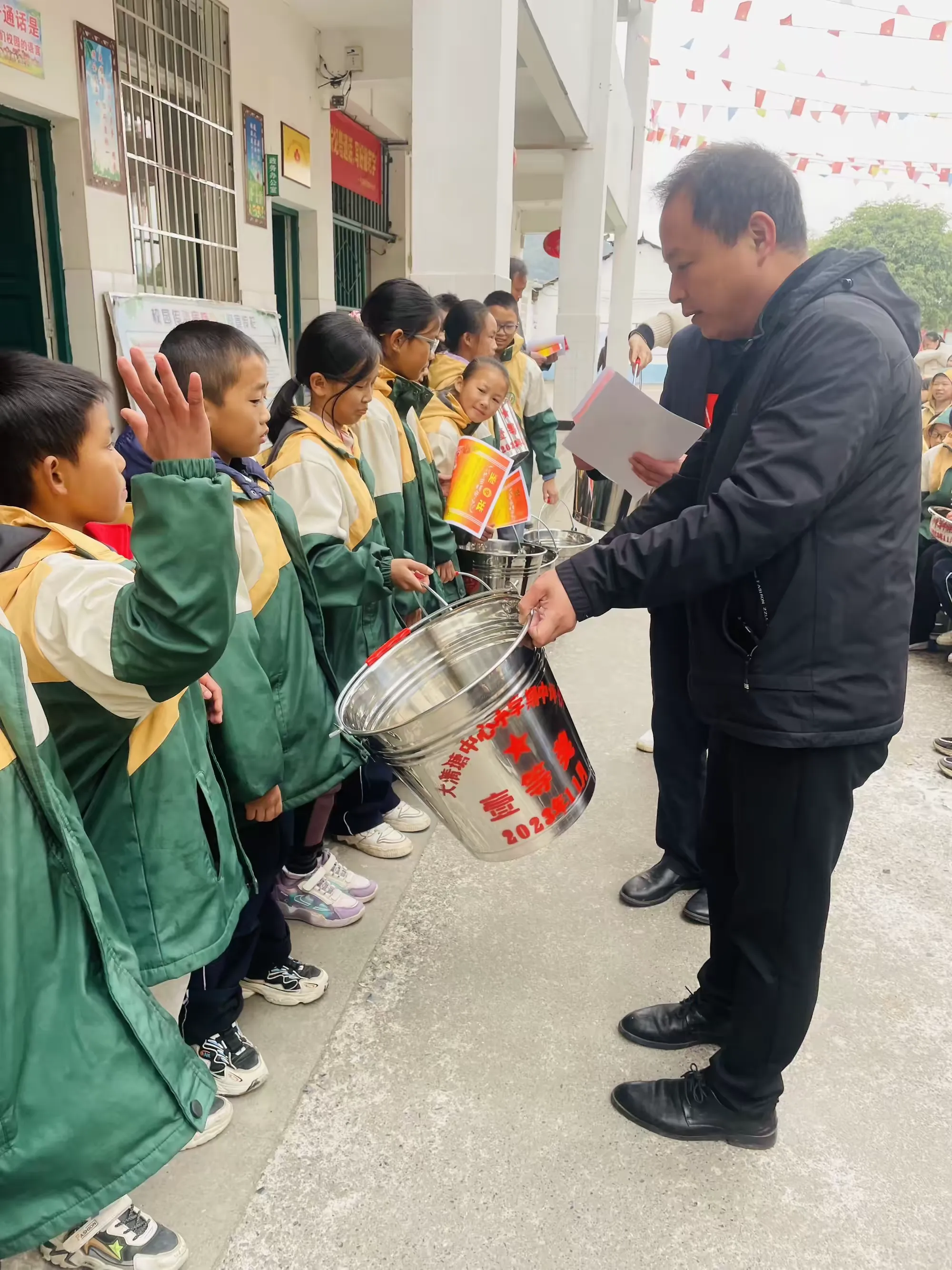 简篇-【开局起步dou精彩】
——石塘镇大清塘中心小学2023年秋季学期期中考试表彰大会
