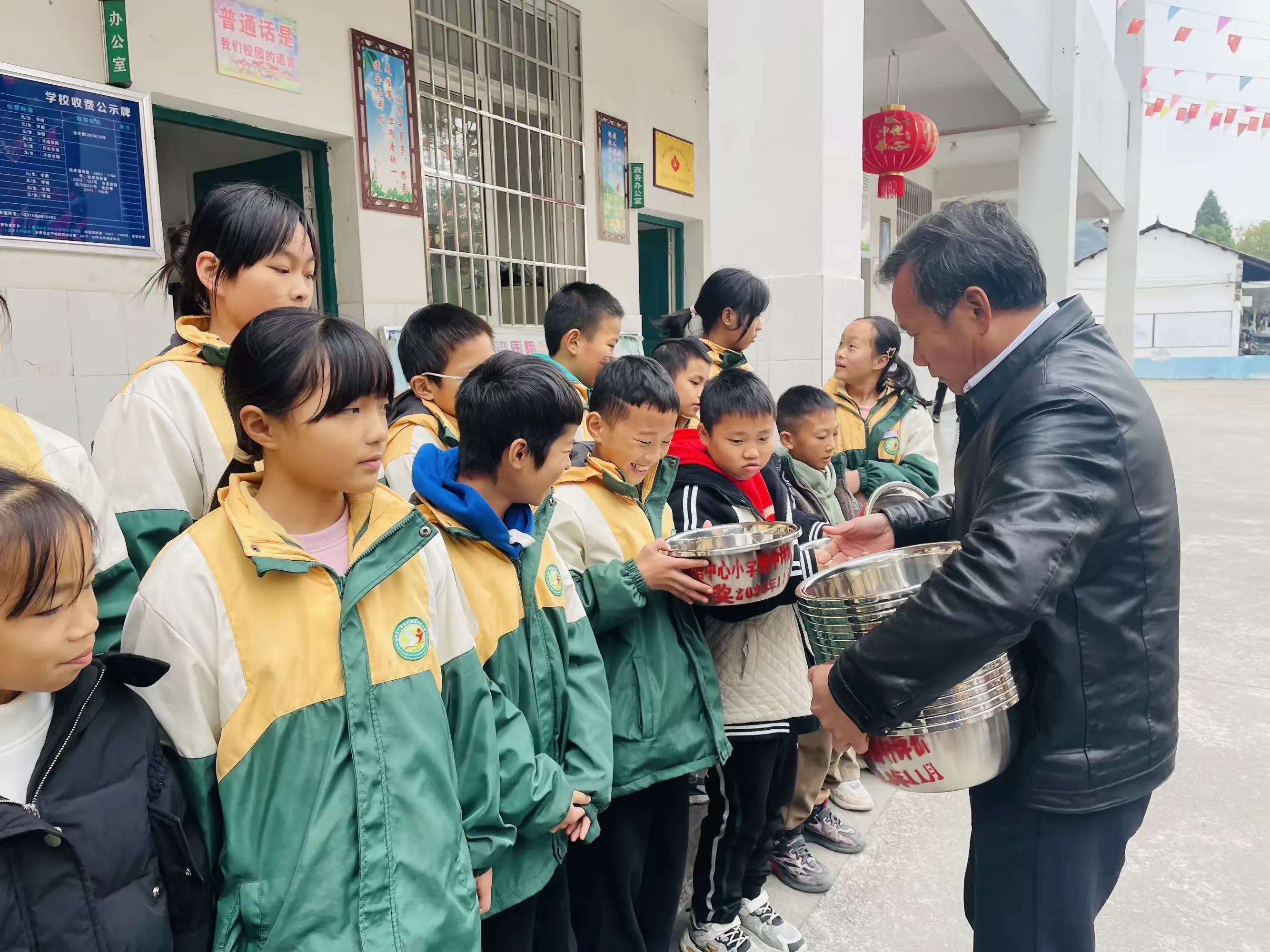 简篇-【开局起步dou精彩】
——石塘镇大清塘中心小学2023年秋季学期期中考试表彰大会